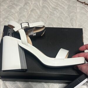 Putu Elegant White Block Heel Sandals